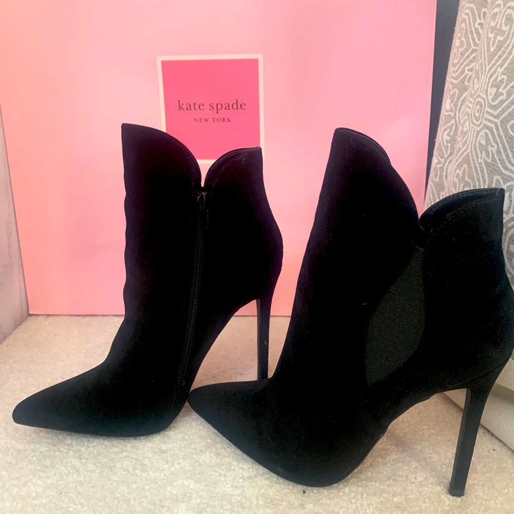 Woman’s size 9 black suede bootie